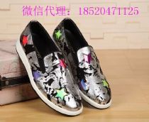 微信男鞋一手货源一件代发：最新休闲皮鞋厂家代理招募